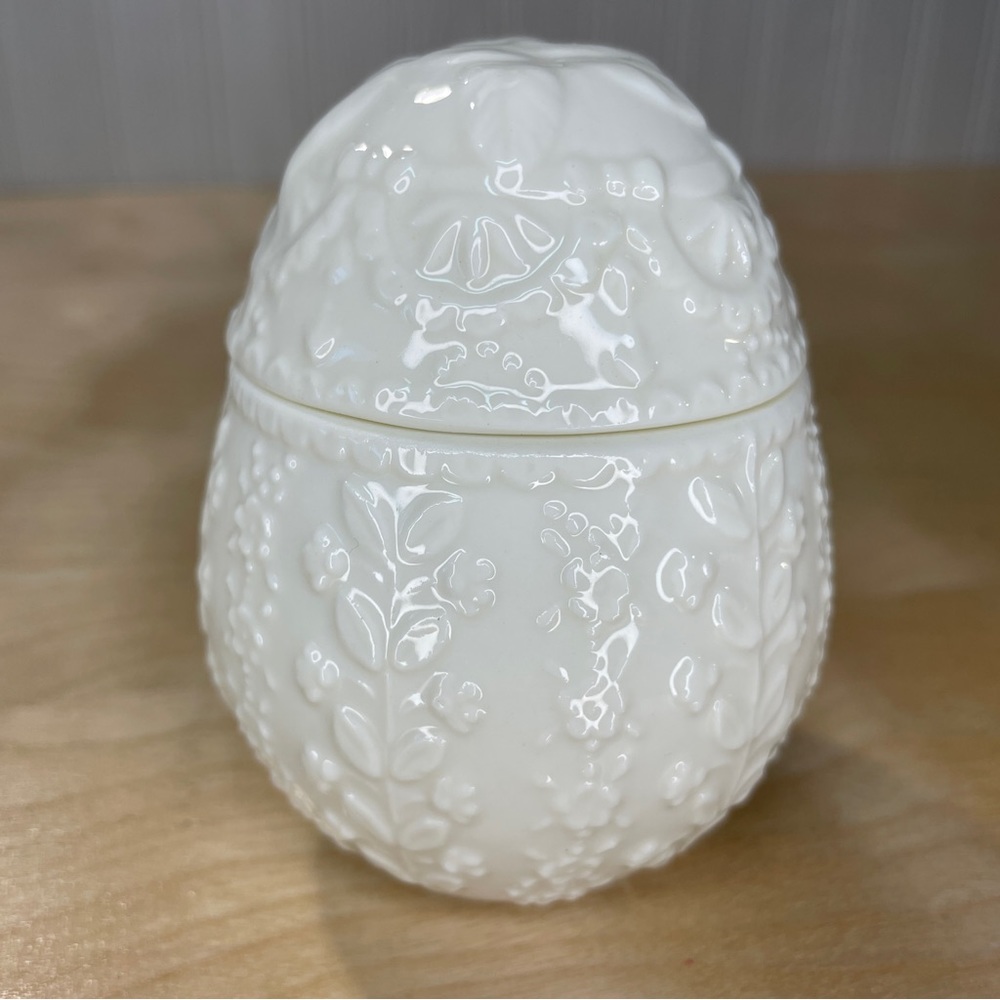 Vintage Rare Ornate Glazed Ceramic Egg Trinket Box - Ivory